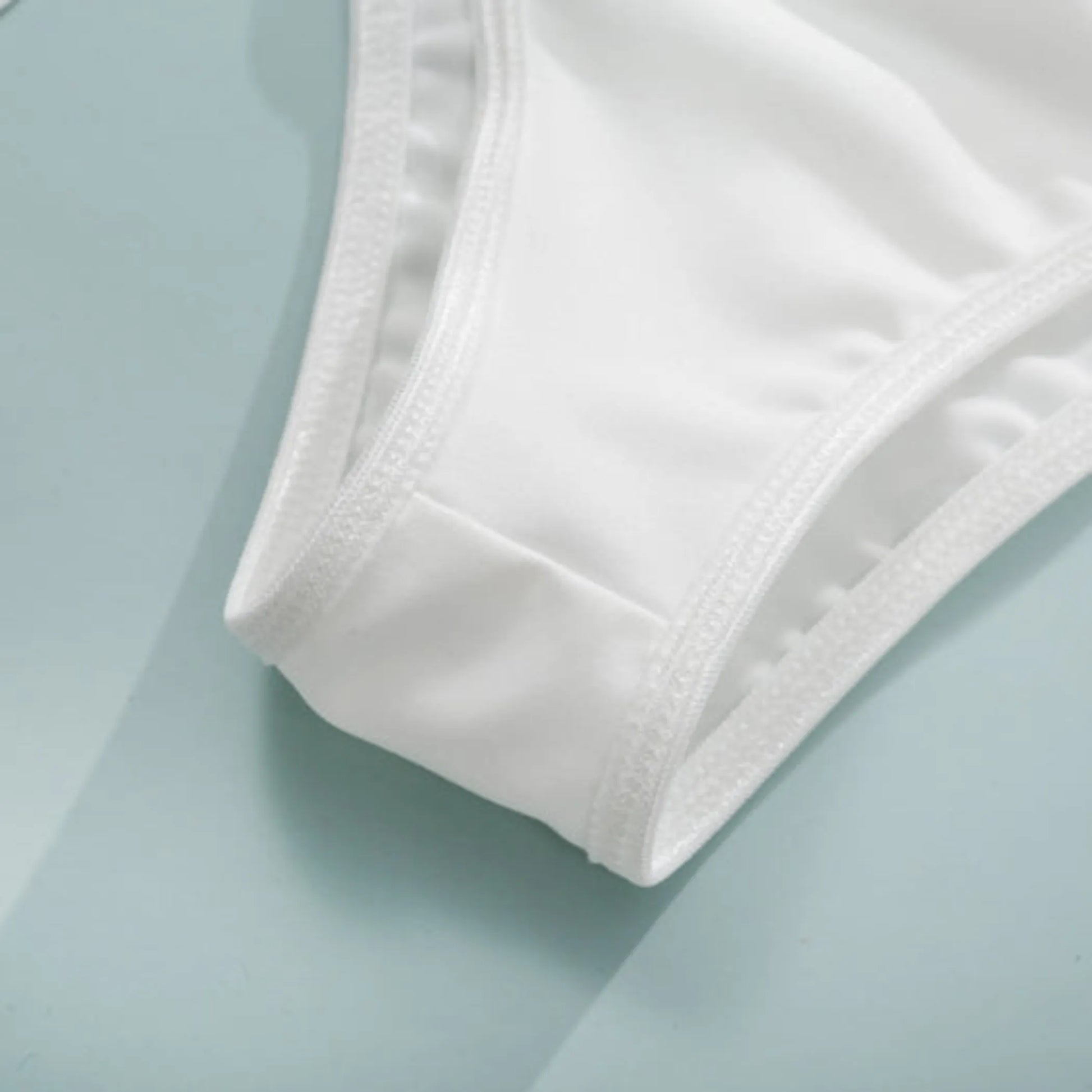 La Belle Fantastique Bridal Lingerie 3-piece set with lace bra, panties and garter belt, product photo
